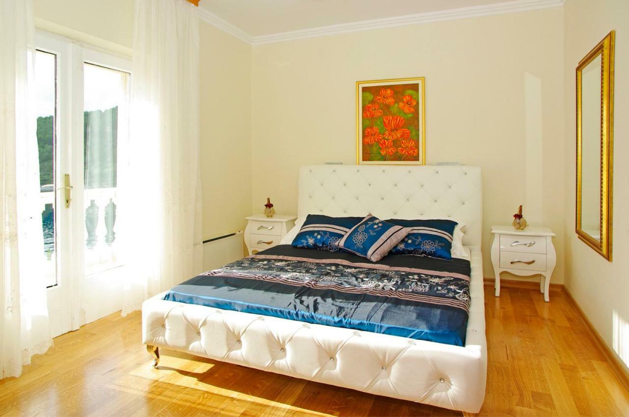 Waterfront Villa With Pool Vela Luka Εξωτερικό φωτογραφία