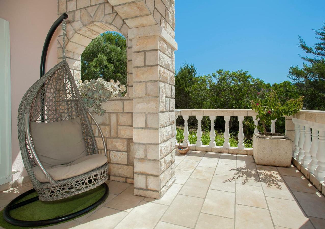 Waterfront Villa With Pool Vela Luka Εξωτερικό φωτογραφία